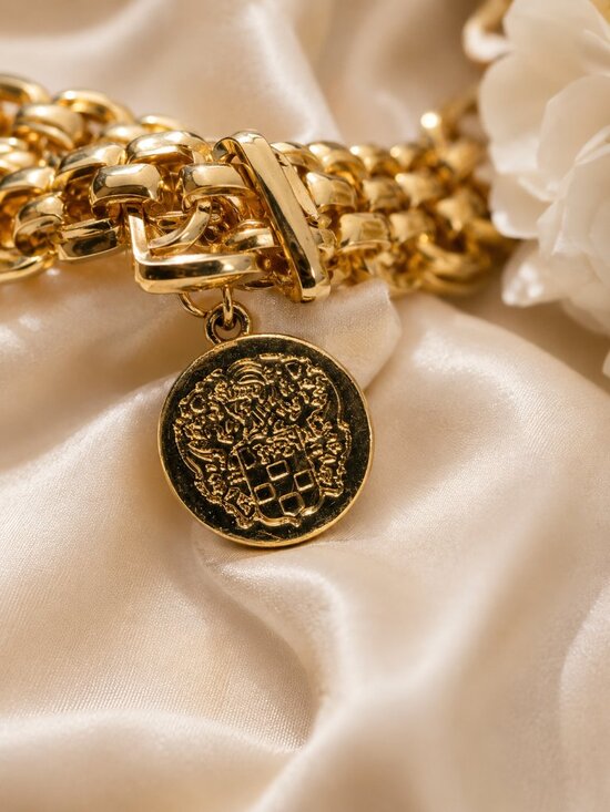 Vince Camuto Gold Tone Chunky Curb Link Belt Lion Crest Medallion Coin‎ Charm Vince Camuto Gold Tone Chunky Curb Link Belt Lion Crest  main image 3